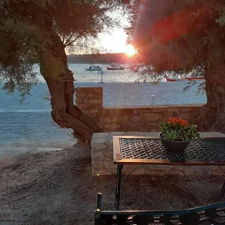 Marousso's Seafront House * Aliki (Paros)