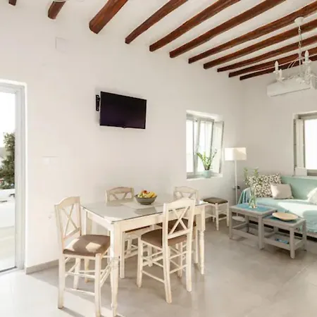 Marousso's Seafront House Holiday home