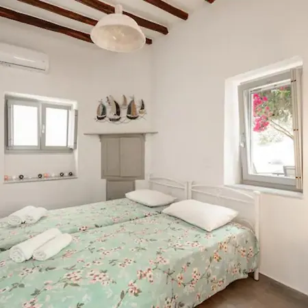 Marousso's Seafront House Holiday home Aliki (Paros)