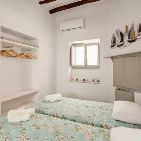 Marousso's Seafront House * Aliki (Paros)